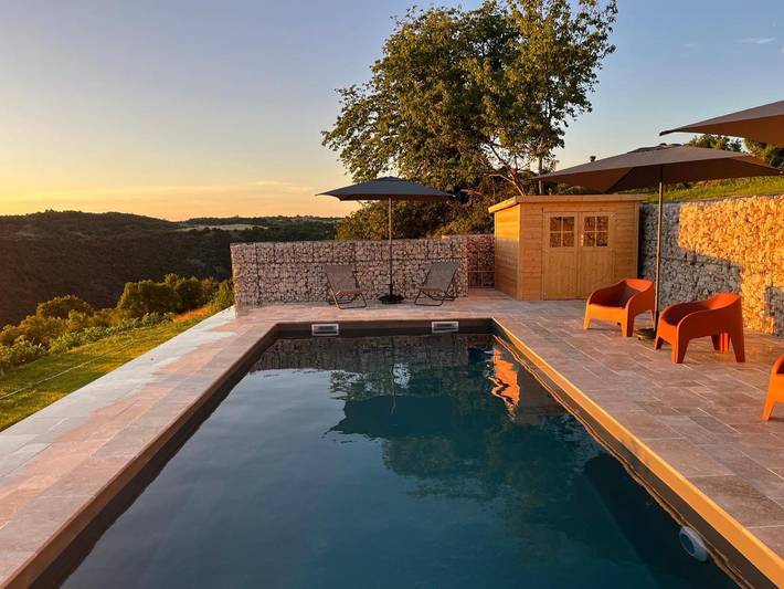 Location de vacances pour 2 personnes, avec Balcon et Terrasse ainsi que Jardin et Piscine à Saint-Barthélemy-de-Vals - 3
