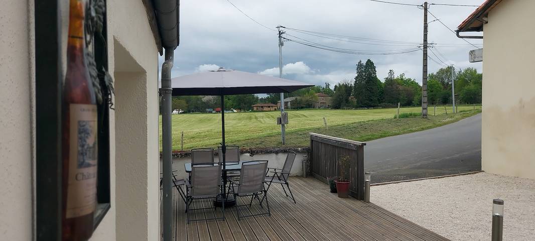 Ferienhaus für 8 Personen mit Terrasse in Verneuil, Regionaler Naturpark Périgord-Limousin