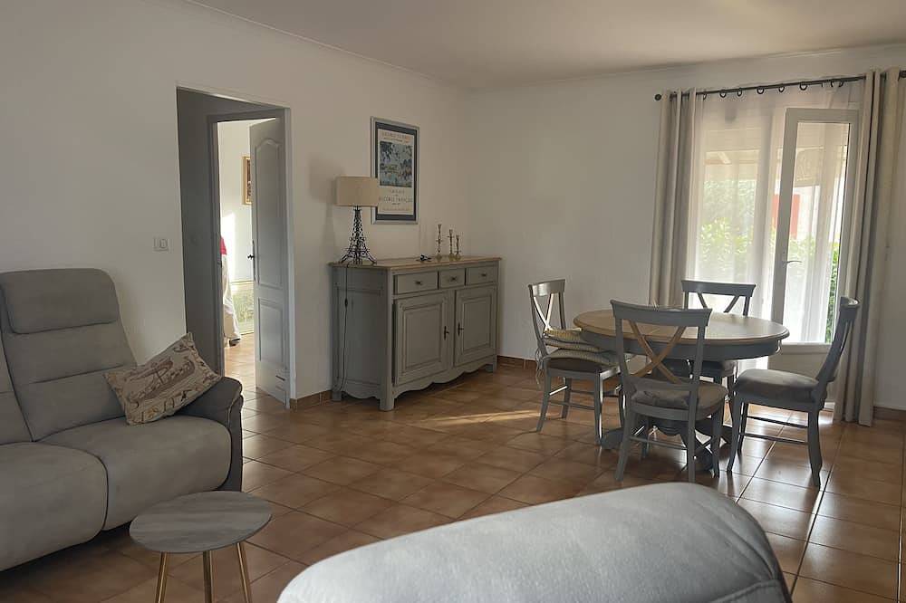 Pleasant house for two 7 km from the Arena of Nîmes and 15 km from the Pont du Gard in Marguerittes, Region de Nimes