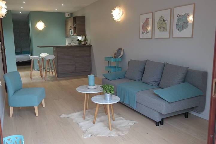 Gîte pour 4 personnes, avec jacuzzi ainsi que jardin et balcon à Poleymieux-au-Mont-d'Or