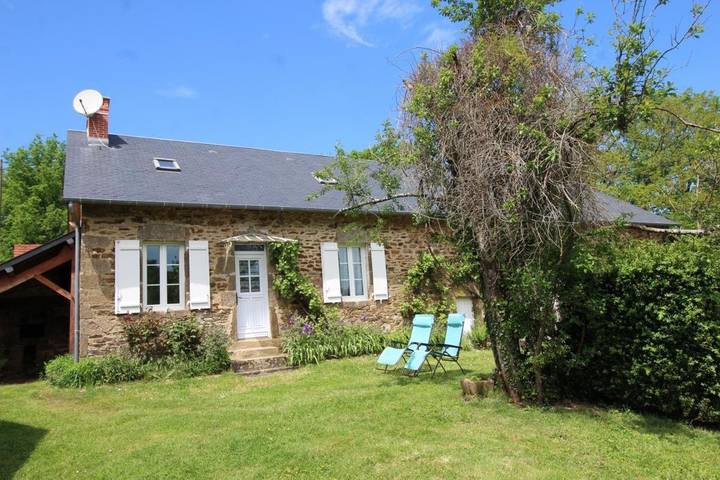 Location de vacances pour 5 personnes, avec jardin, animaux acceptés à Sussac