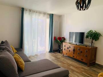Gîte pour 4 personnes, avec terrasse et jardin à Pégomas