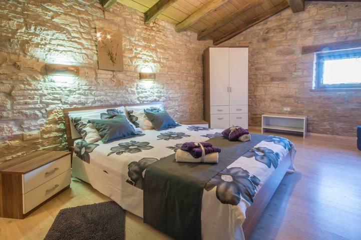 Vollständig umzäunt, privater Pool, komplett klimatisiert, haustierfreundlich in Pazin, Zentralistrien