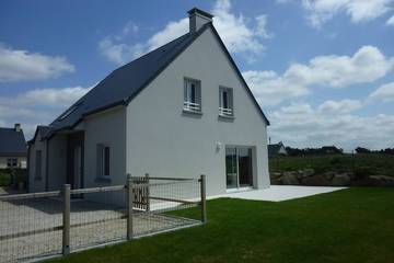 Location de vacances pour 8 personnes, avec terrasse et jardin à Surtainville