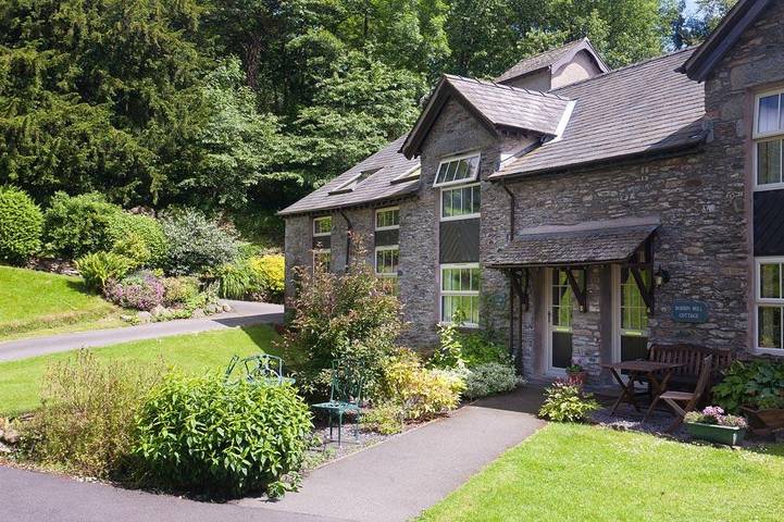 Log cabin for 4 people, with garden in Cumbria