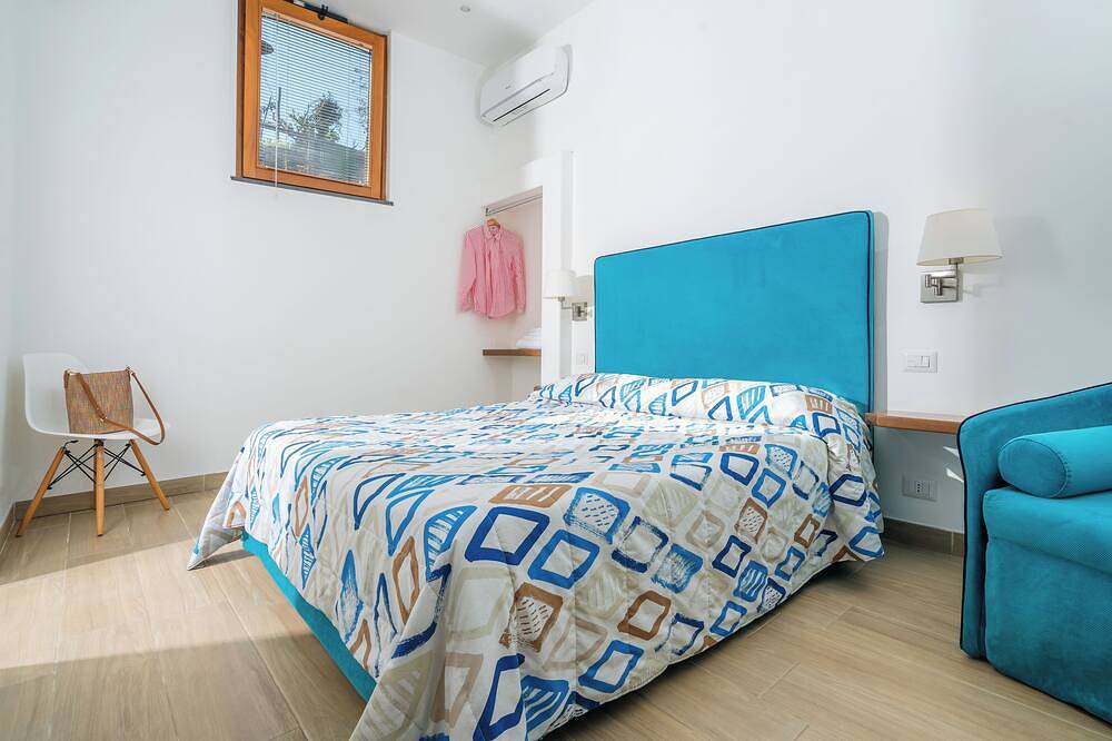 The Ancient Pine Cone Chateau - Light Blue in Meta, Neapel Provinz