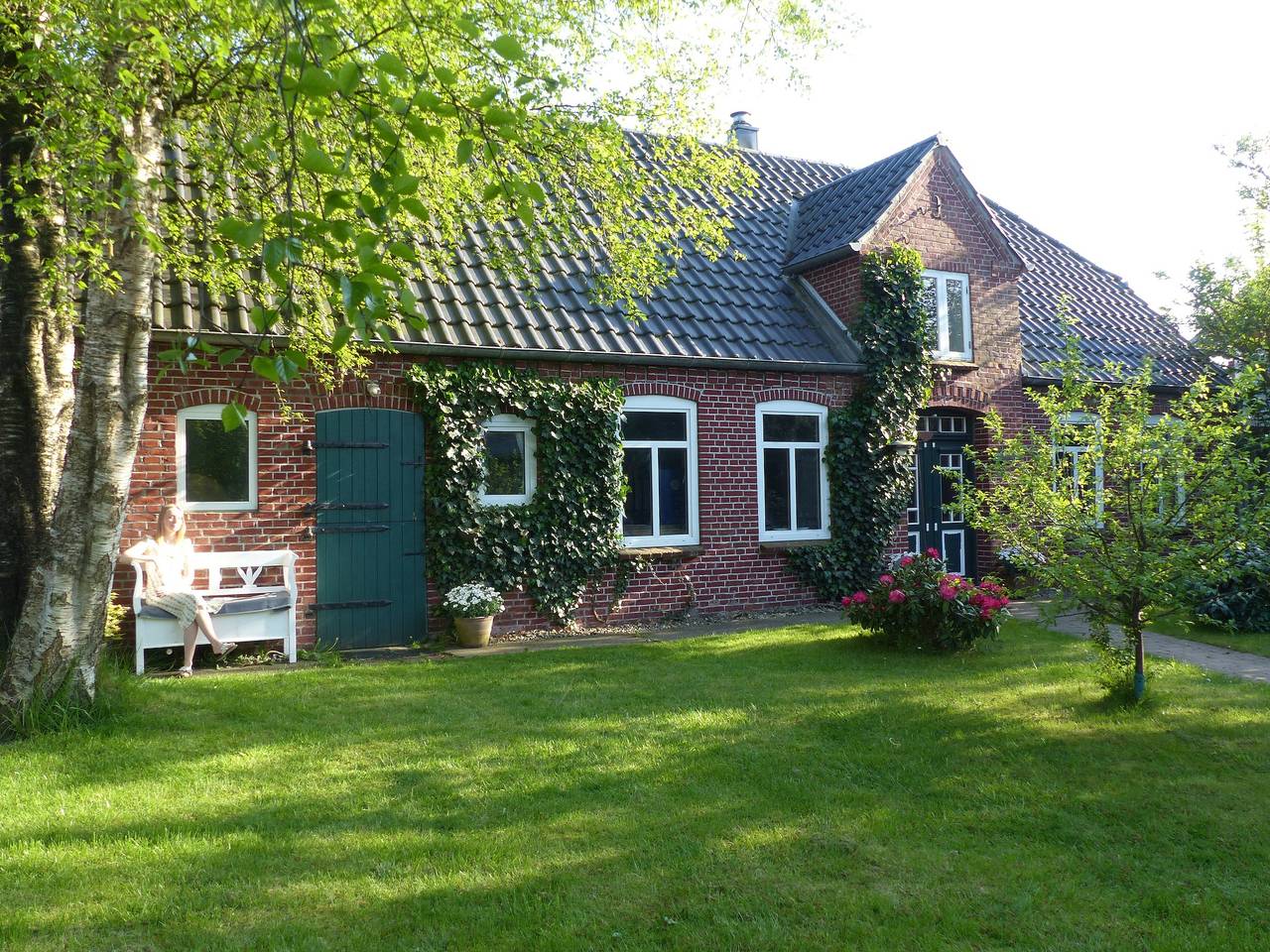 Ganze Wohnung, Ferienwohnung 'Antikhuus' mit privater Terrasse, privatem Garten und Wlan in Lütjenholm, Grünes Binnenland