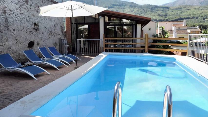 Chalet para 10 personas, con terraza y piscina - 1