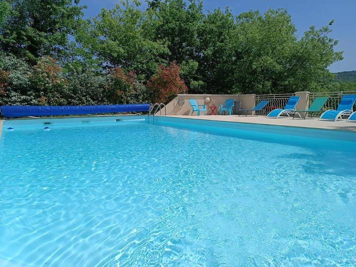 Appartement de vacances pour 5 personnes, avec piscine ainsi que vue et jardin, animaux acceptés