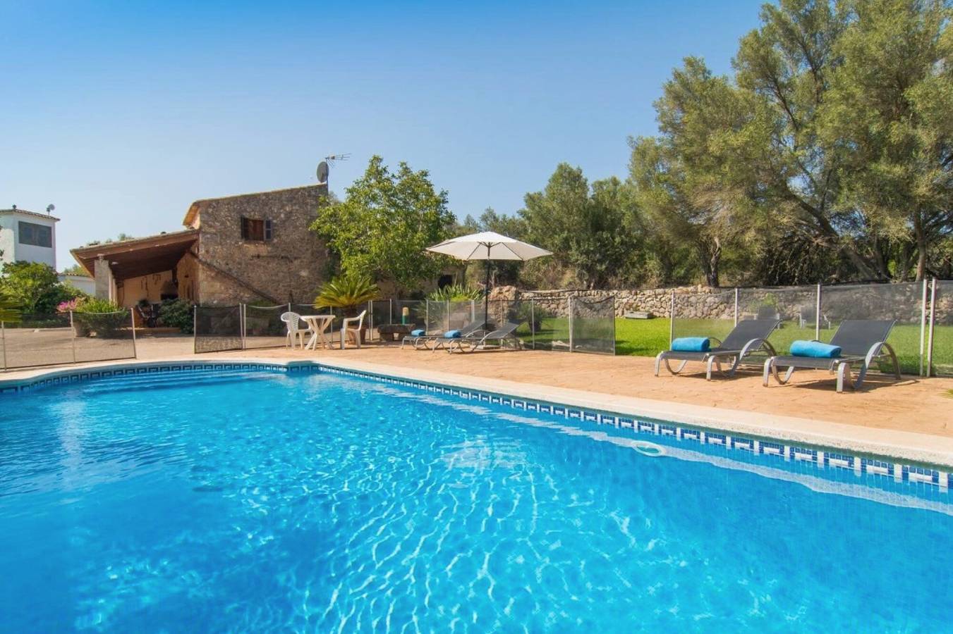 Maison de vacances "Lletreres" avec terrasses privées, piscine privée et Wi-Fi in Llubí, Majorque l'intérieur des terres