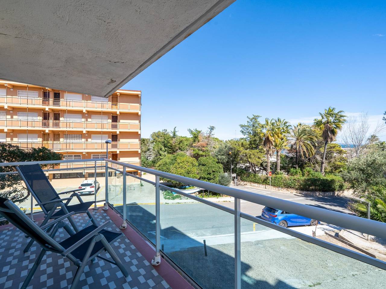 Entire holiday apartment, Apartment with terrace at 8km Port Aventura in Salou, Costa Dorada