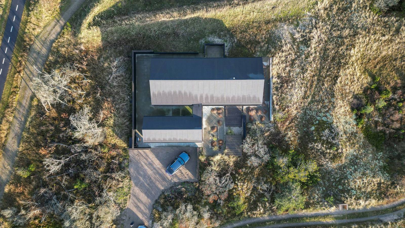 Arkitektonisk ro og minimalisme gjemt i sanddynene in Råbjerg-Bunken, Ålbæk