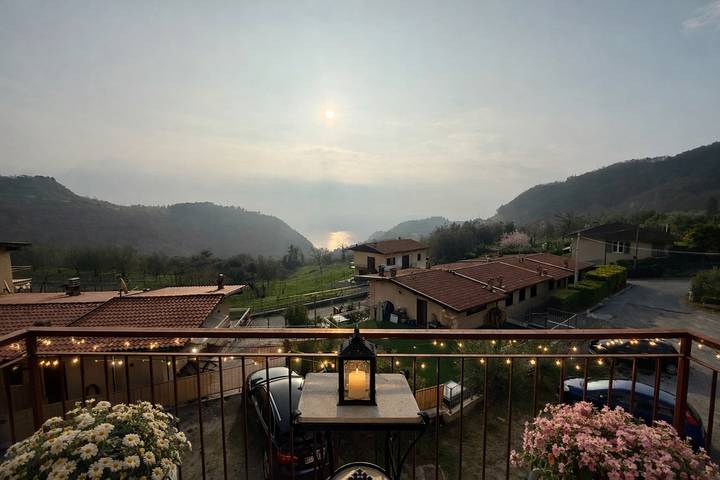 Ferienwohnung für 4 Personen, mit Balkon und Seeblick