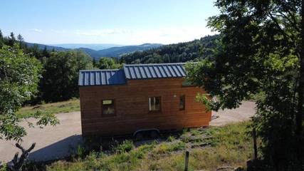 Tente pour 4 personnes, avec terrasse et vue en Haute-Loire