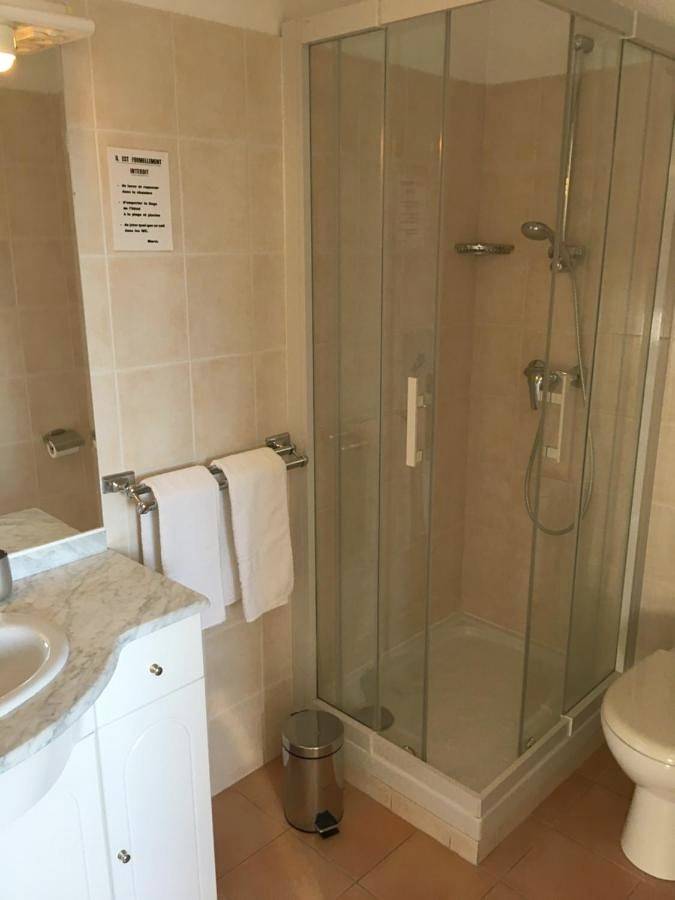 Hôtel pour 2 personnes, avec piscine ainsi que vue et jardin à Pégomas - 2