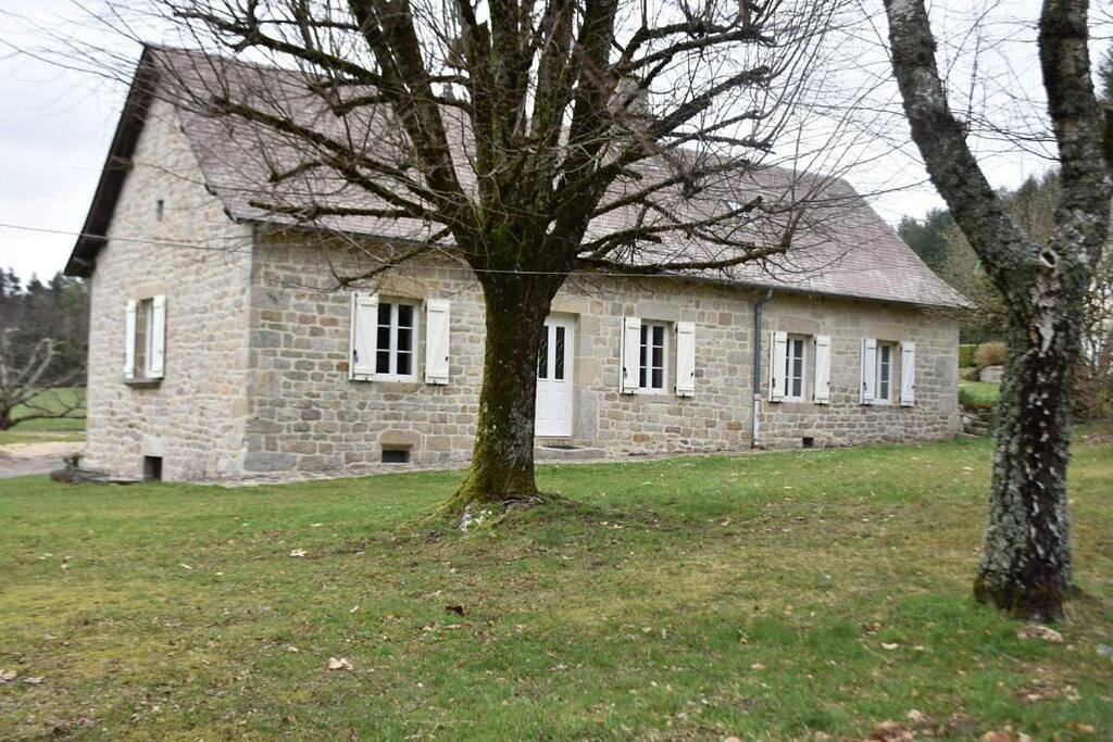 Three-Bedroom House in Marcillac-la-Croisille, Région de Tulle