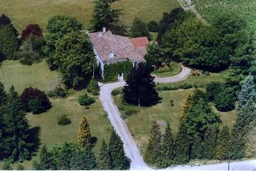 Gîte pour 17 personnes, avec jardin et jacuzzi, animaux acceptés à La Rivière