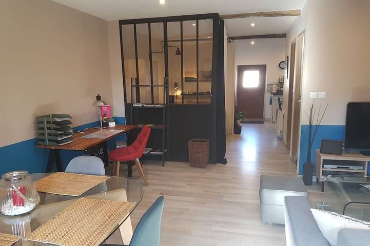 Gîte pour 4 personnes, avec terrasse et jardin dans Charnècles