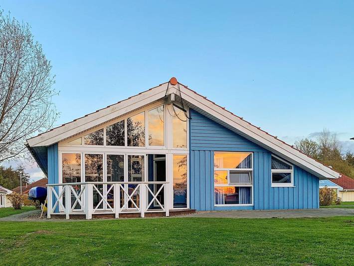 Ferienhaus für 12 Personen, mit Whirlpool und Terrasse sowie Garten und Sauna in Otterndorf