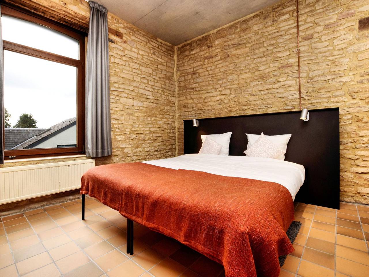 Fancy Holiday Home in Sainte-Cécile with Pool House & Indoor Pool in Sainte-Cécile (Florenville), Florenville
