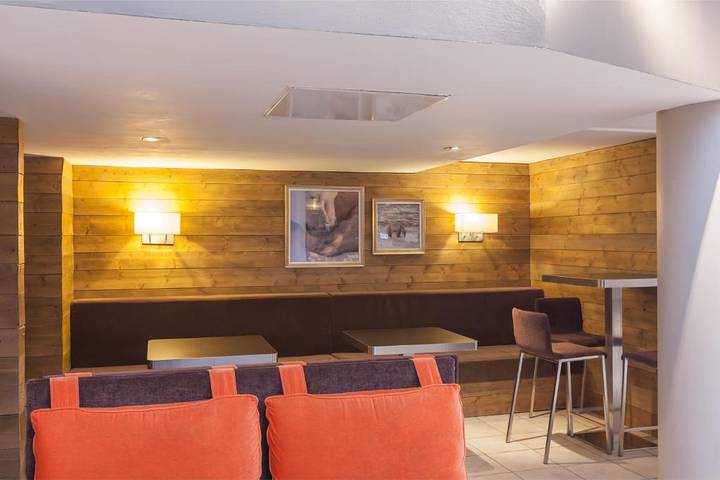 Chalet pour 4 personnes, avec terrasse ainsi que sauna et piscine, animaux acceptés à Huez - 2