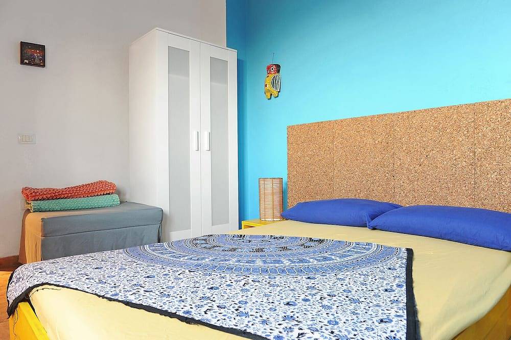 Villino nuovo, vista sul blu dalle rocce rosa. Tra S.Margherita e Chia. in Eden Rock, Cagliari e Dintorni