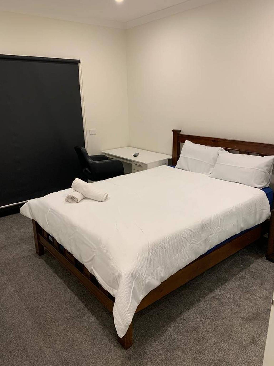 Casa fresca y moderna de 3 dormitorios • Baño privado • Vistas abiertas in Victoria