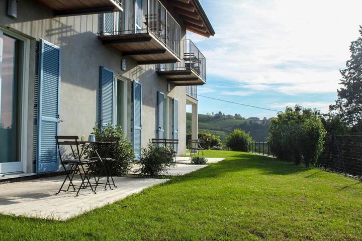 B&b per 2 persone, con Balcone e Terrazza nonché Giardino e Piscina a Neive