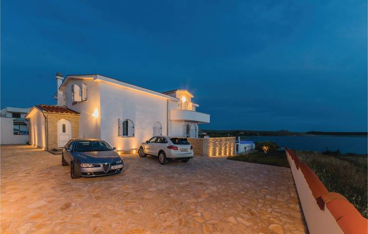 Encantador apartamento de 1 dormitorio con piscina, terraza y a 100 m de la playa in Povljana, Pag