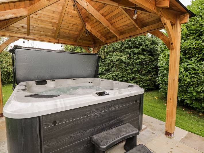 Casa rural para 18 personas con jacuzzi in Wiltshire