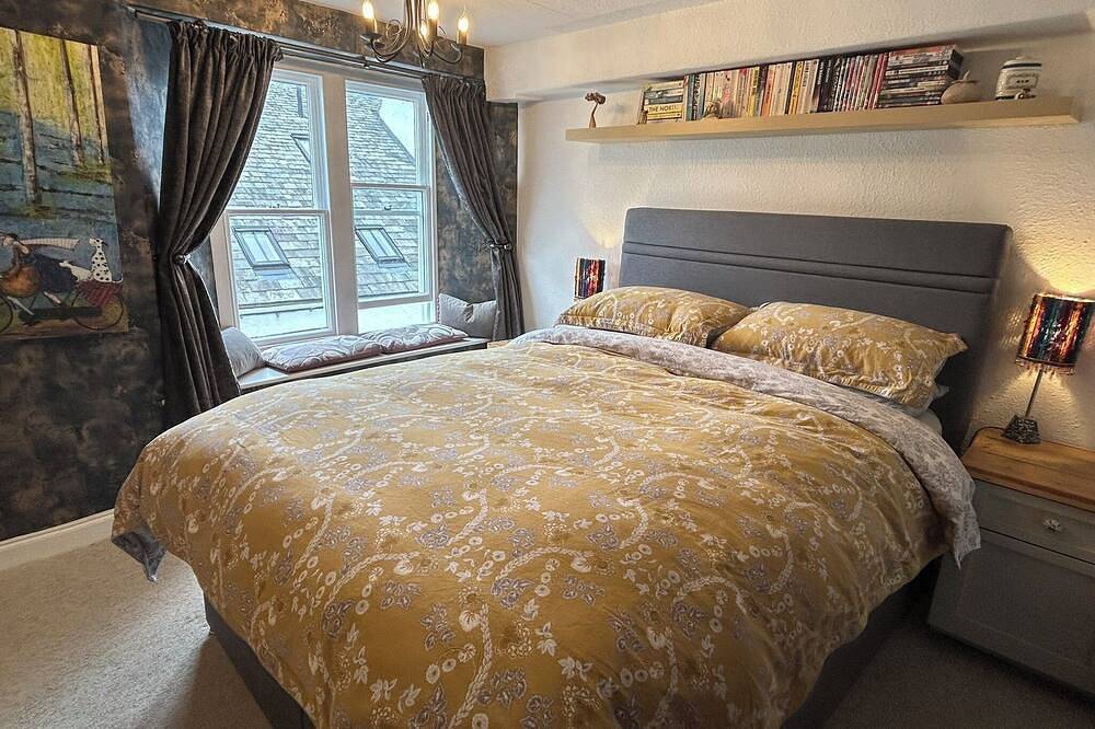 Entire apartment, Unique apartment in Cartmel centre. Unrivalled location.Garden.Fab views.Sleeps4 in Cartmel, Lake District