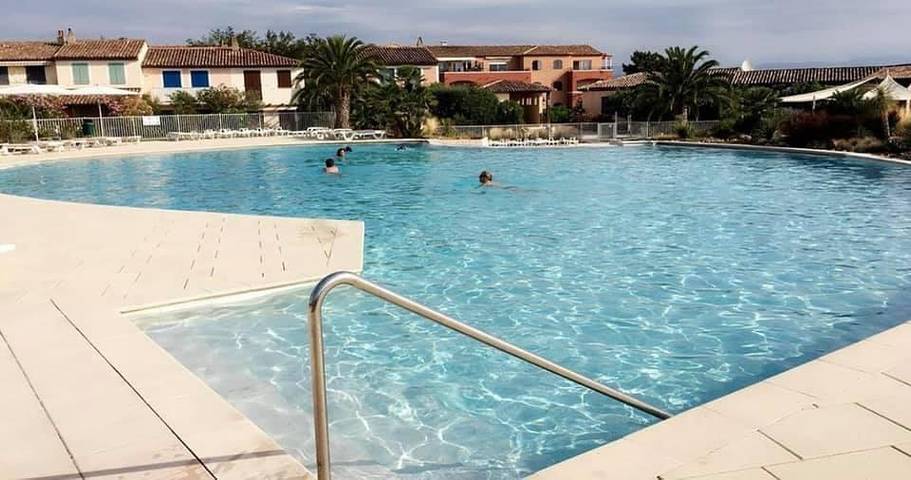 Gîte pour 5 personnes, avec Terrasse et Jardin ainsi que Piscine et Vue à Roquebrune-sur-Argens