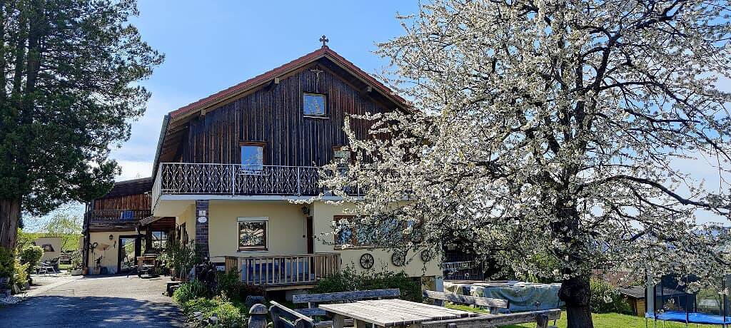 Ferienhaus für 4 Personen, mit Balkon und Garten