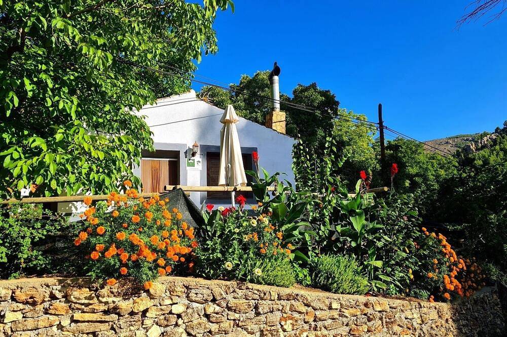 Romantic country house with fireplace next to hiking trail in Nerpio, Albacete Provinz