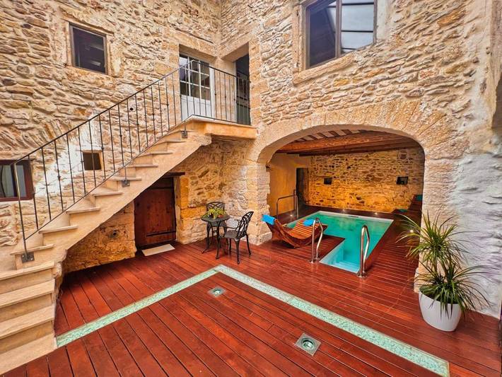 Maison de vacances pour 8 personnes, avec terrasse et jacuzzi ainsi que sauna et piscine