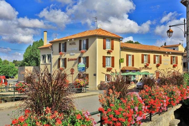 Hôtel pour 2 personnes, avec jardin à Vouillé