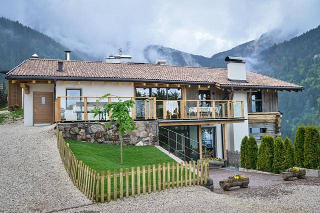 Appartamento per 7 persone, con Balcone e Terrazza nonché Giardino e Vista lago in Montagna