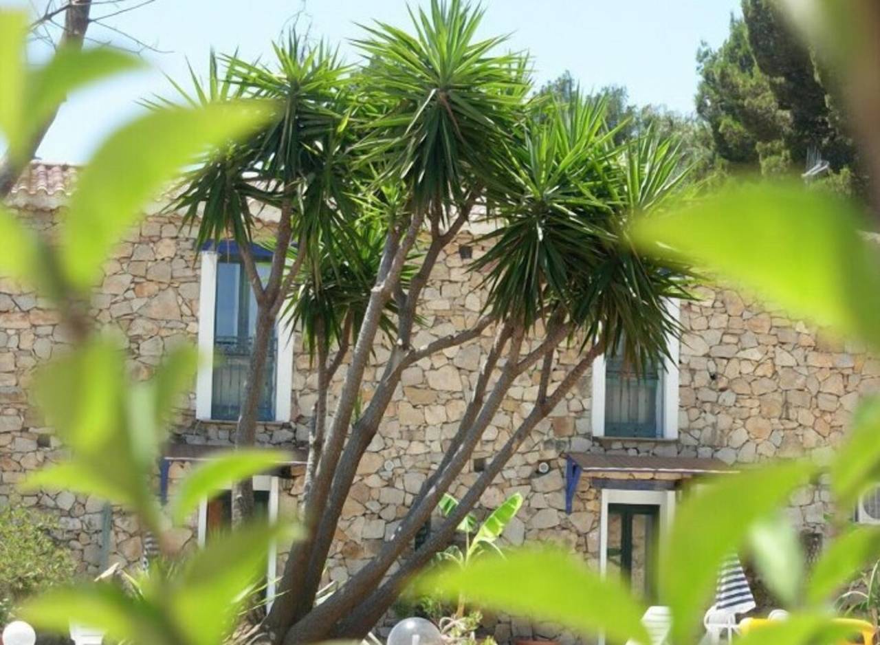 Chambre triple avec piscine et cuisine communes, Wi-Fi et climatisation in Gonnesa, Iglesiente