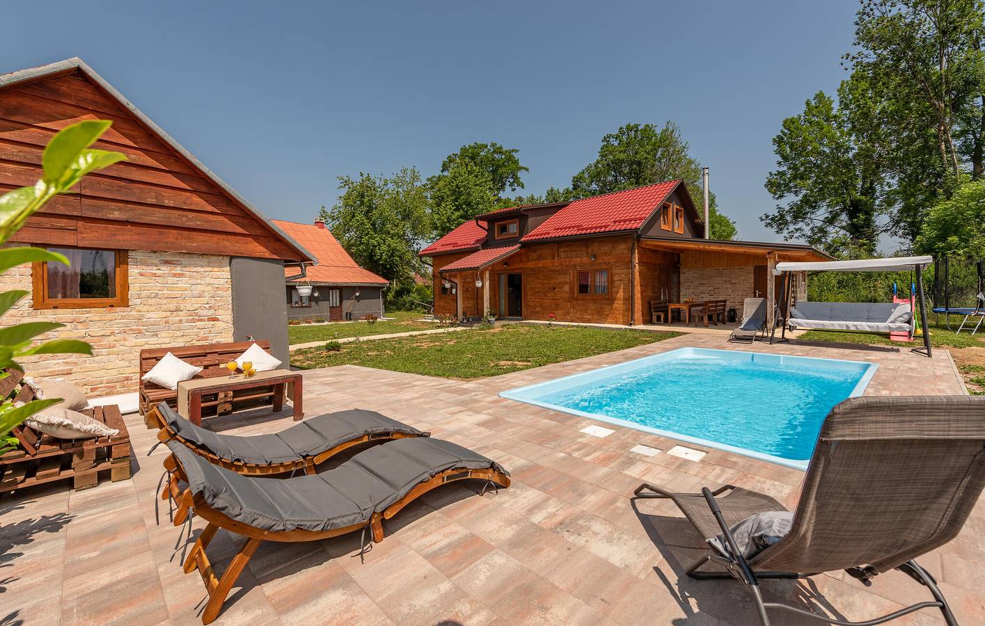 Encantador apartamento de 150 m² con piscina, terraza y a 200 m del río Novčica in Gospić, Condado de Lika-Senj