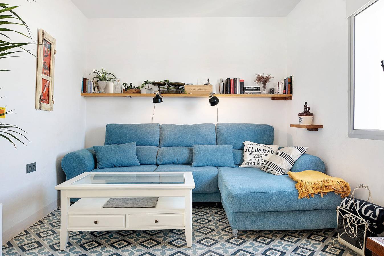 Entire apartment, Holiday Apartment "Aba Dalí Golden" with Sea View, Shared Terrace & Wi-Fi in Conil de la Frontera, Costa de la Luz