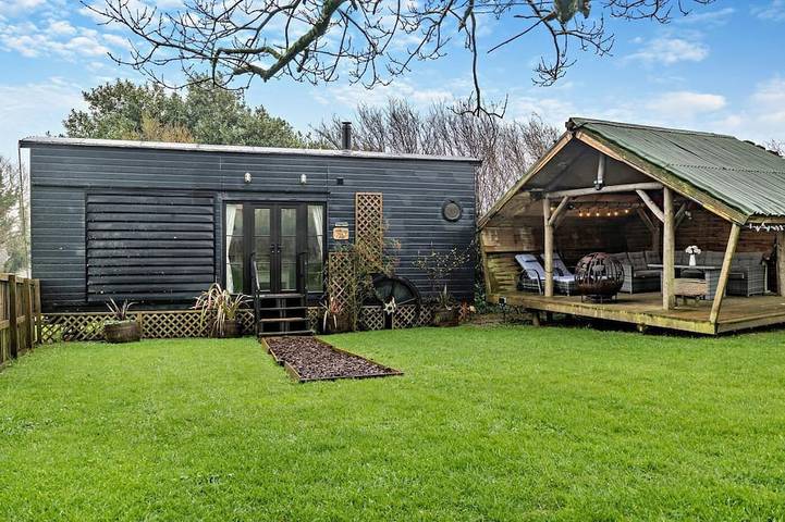 Glamping for 4 people, with Garden in South Devon