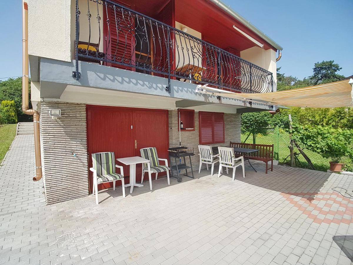 No 100 Andras holiday home with everlasting panoramic view in a quiet area in Vonyarcvashegy, Balaton Hochland Nationalpark
