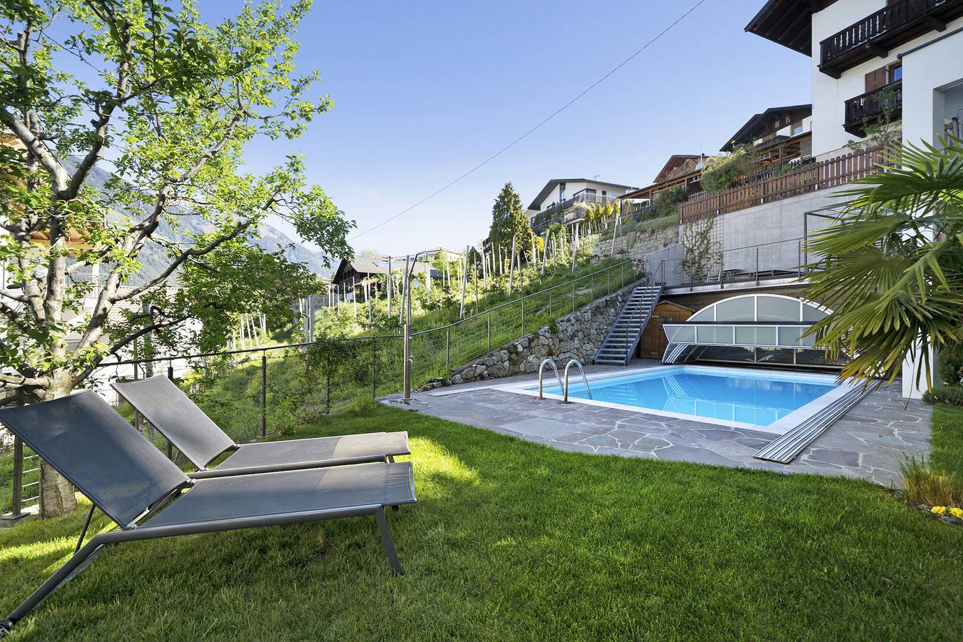 Apartamento inteiro, Apartamento 'Nelkenstein Sommer' com vista para a montanha, piscina partilhada e Wi-Fi in Scena, Alpes de Sarentino