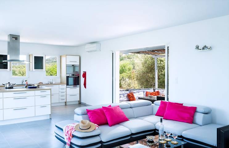 Villa pour 8 personnes, avec piscine et balcon à Corbara