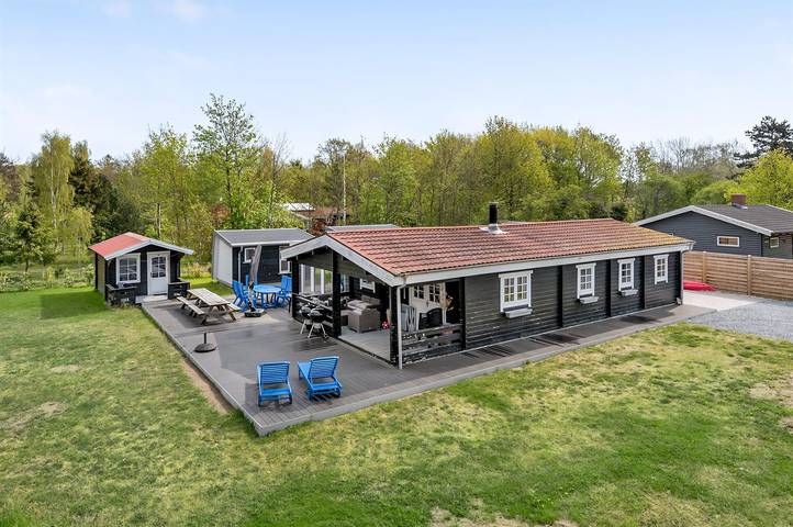 Ferieudlejning for 12 personer, med have og terrasse samt sauna, husdyr tilladt i Fyns Hoved