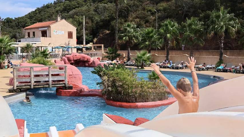Camping pour 4 personnes, avec terrasse et piscine dans Massif de l'Esterel - 4