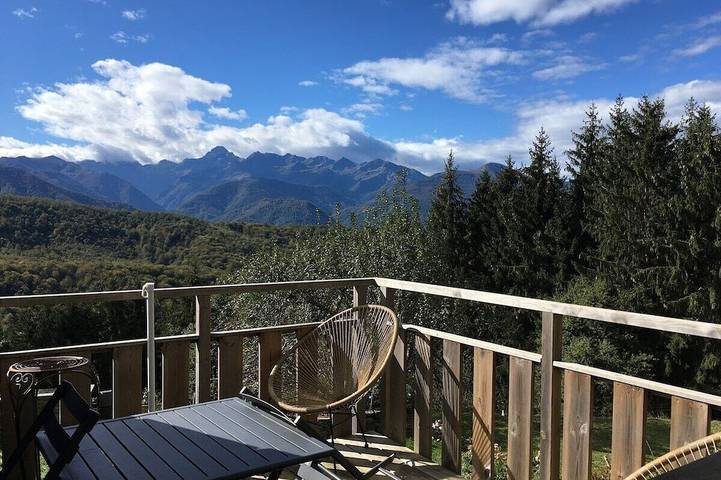Gîte pour 2 personnes, avec Jardin et Piscine à Aleu