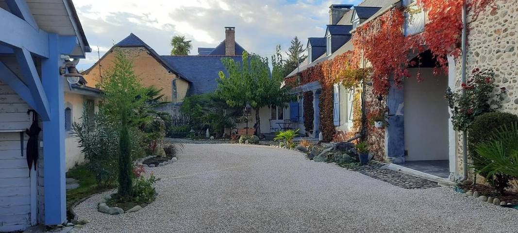 Chambre d’hôte pour 2 personnes, avec vue ainsi que terrasse et jardin dans les Hautes-Pyrénées - 2