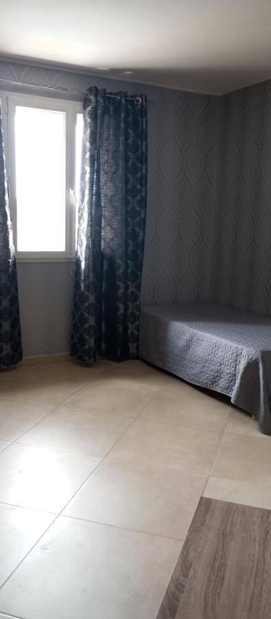 Location de vacances pour 12 personnes, avec piscine ainsi que jardin et vue, animaux acceptés à Magalas - 2