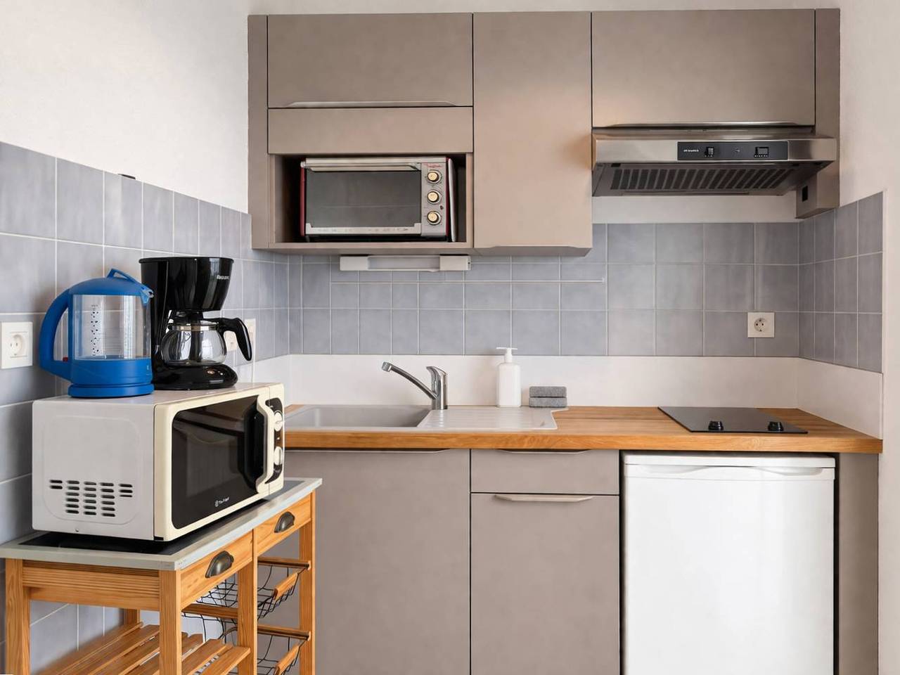 Appartement entier, Appartement Trégastel: Vue mer, Parking privé, Petit chien admis. in Trégastel, Côte de Granit Rose